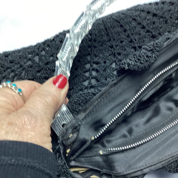 CROCHET BAG CLUTCH WITH LUCITE HANDLES. FABULOUS🖤🖤🖤🖤🖤 - Picture 13 of 14